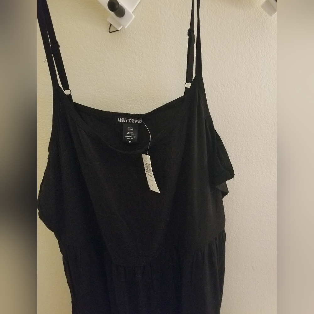 NWT Hot Topic Black Spagetti Strap Dress With Pockets. Size 3X